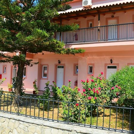 Red Rose Garden Apartment Циливи Екстериор снимка