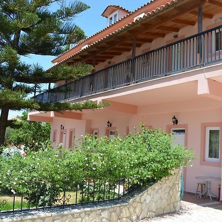 Red Rose Garden Apartment Циливи Екстериор снимка