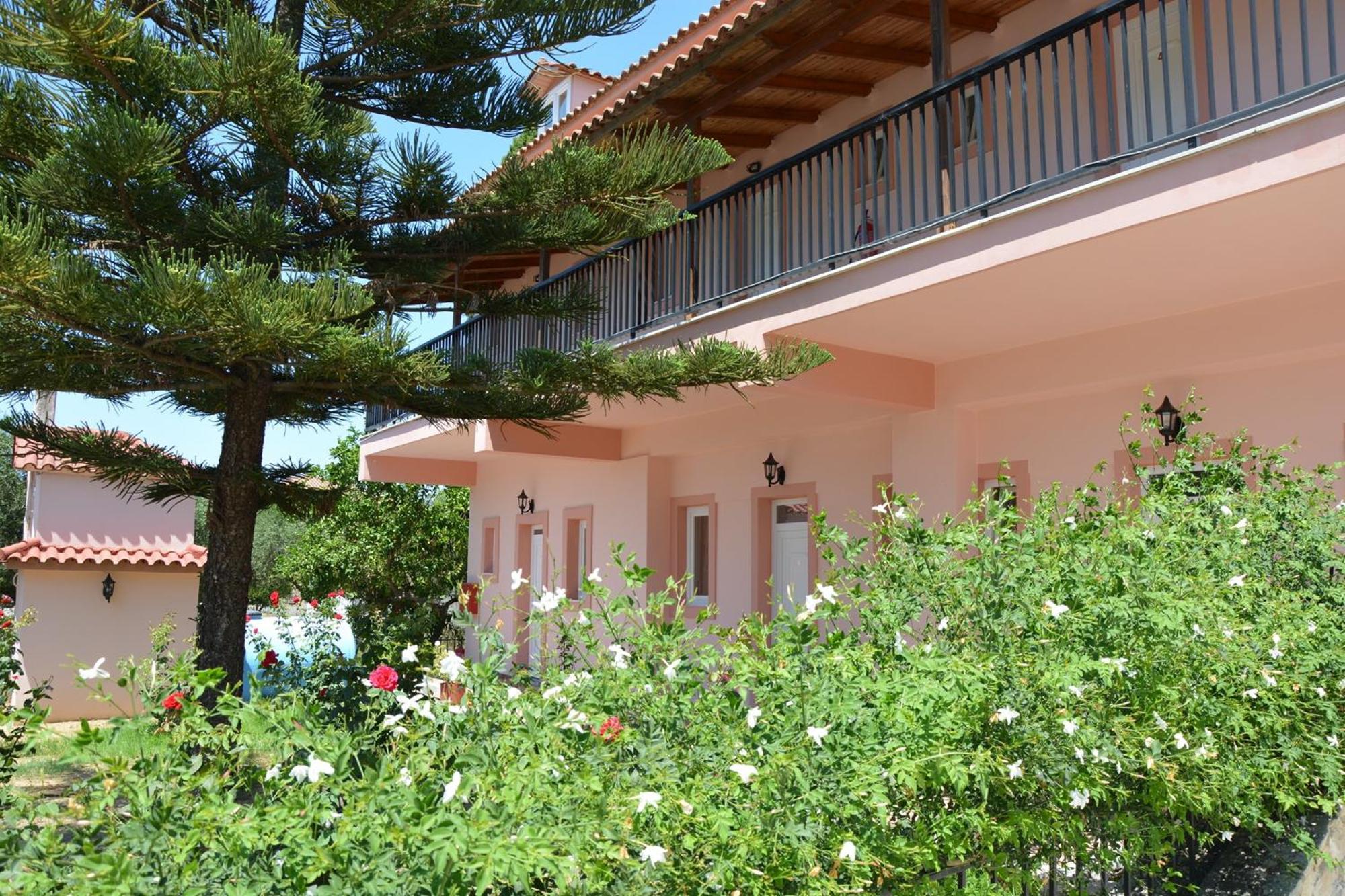 Red Rose Garden Apartment Циливи Екстериор снимка
