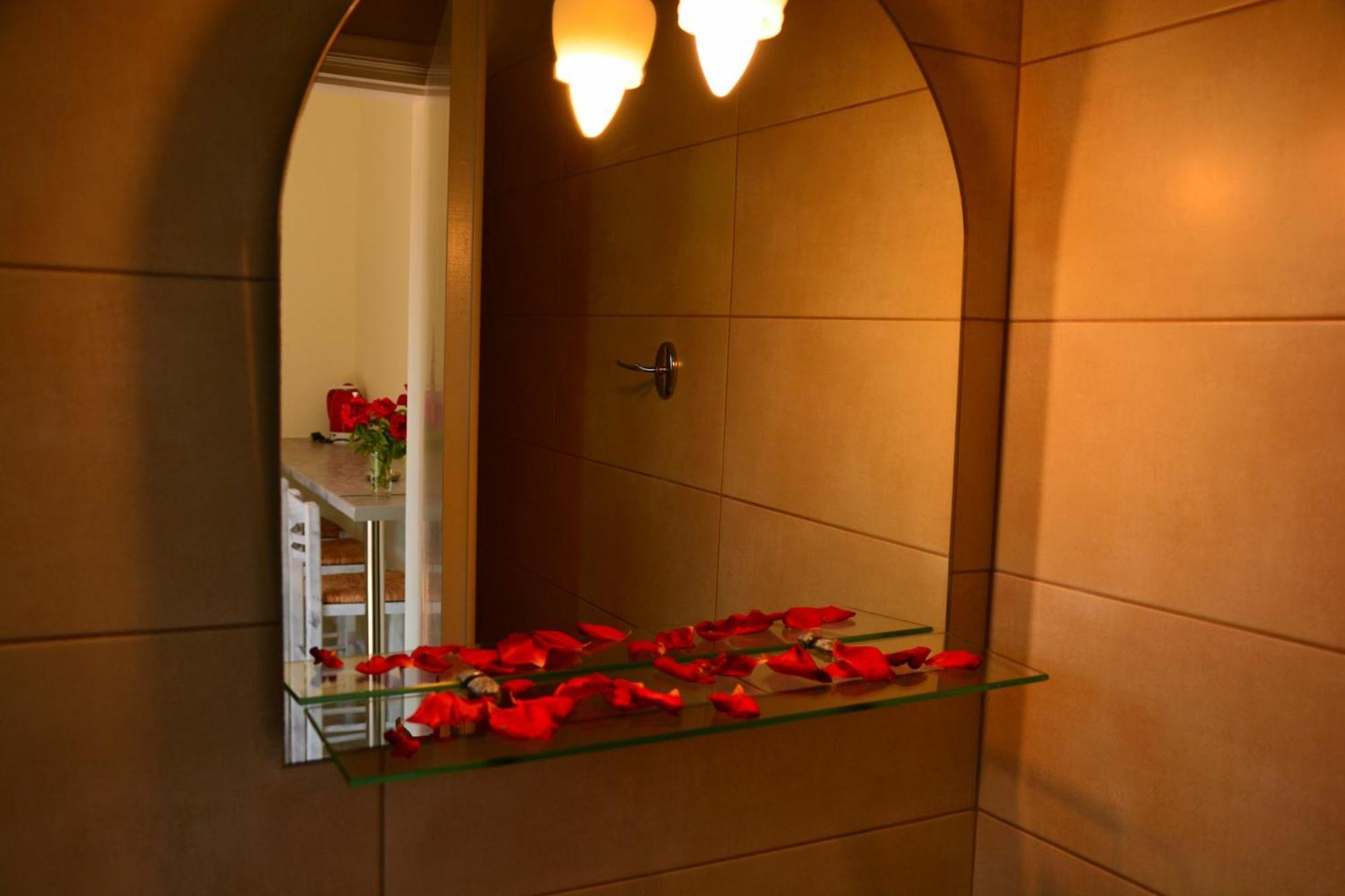 Red Rose Garden Apartment Циливи Екстериор снимка