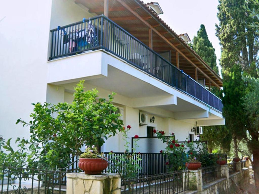 Red Rose Garden Apartment Циливи Екстериор снимка